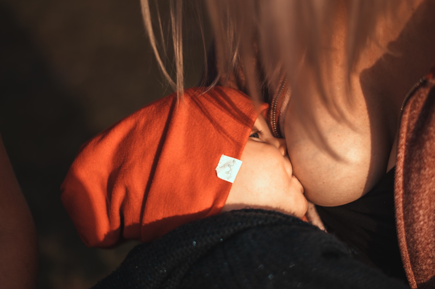 mother breastfeeding baby Photo by Jan Kopřiva on Unsplash